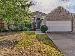 5915 Prairie View Ct, Grand Prairie, TX 75052