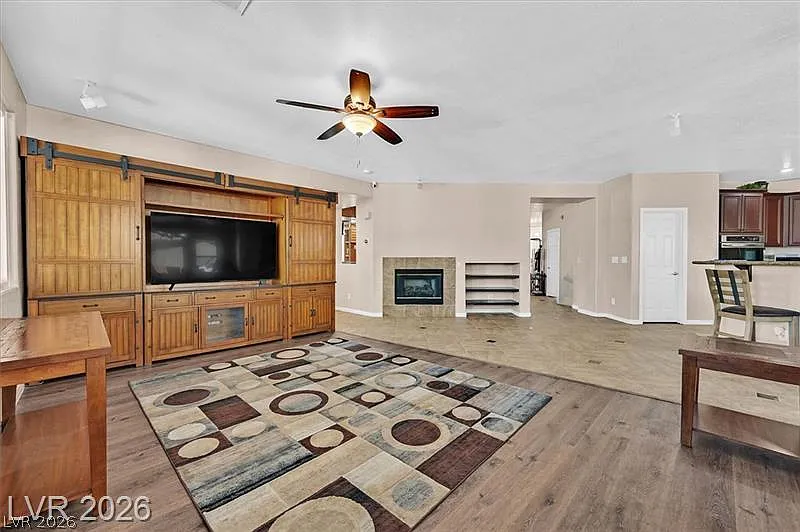 6 bed, 3.0 bath, 3866 sqft, $5,300 — Photo 4