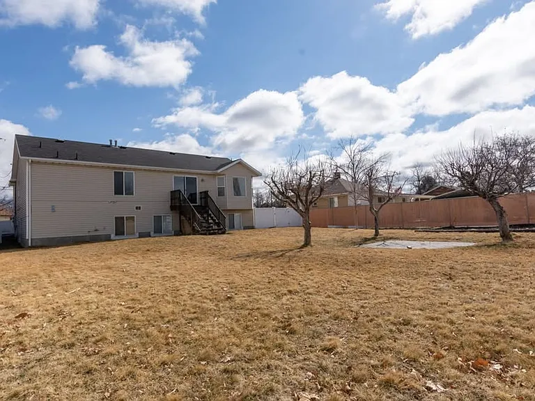 537 N 400 W — Photo 20