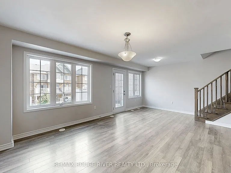 1061 Clipper Ln — Photo 4