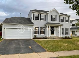 290 S Annandale Dr, Lake In The Hills, IL 60156