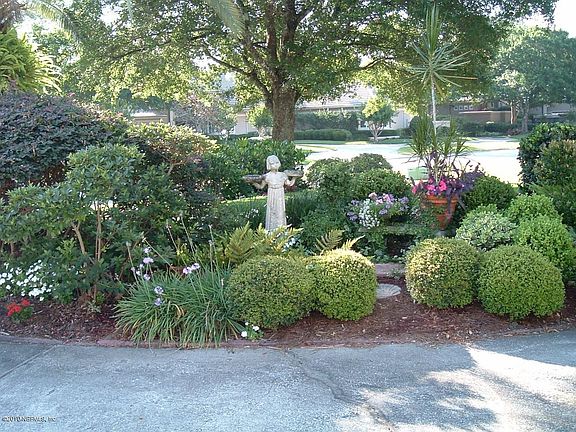 2nd image of 129 Twelve Oaks Ln