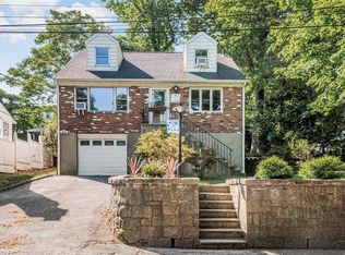 182 Osmun Pl, Yonkers, NY 10701