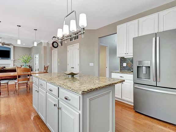5th image of 6215 Holly Hill Ln