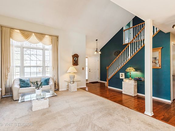 5th image of 389 Fairfax Ln