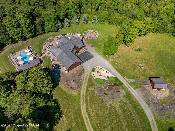 2nd image of 104 Hawks Nest Ln