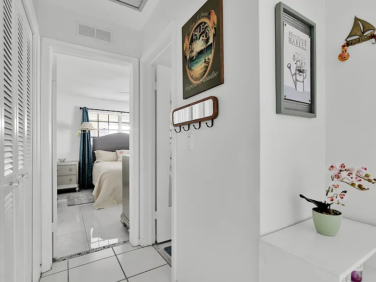 450 French Royale Cir — Photo 27