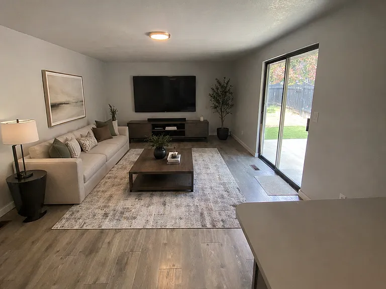305 N 50th Ave — Photo 5