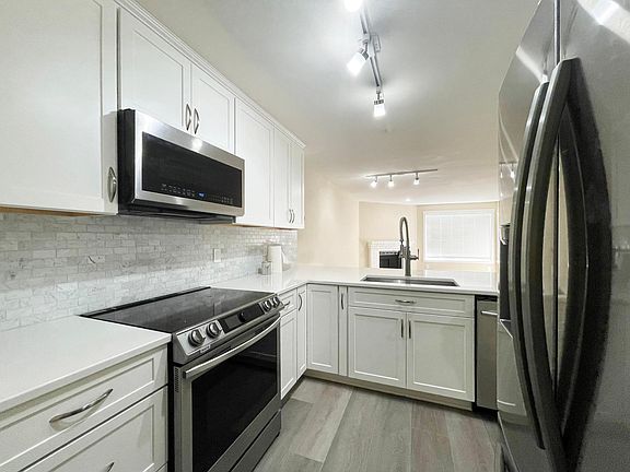 2nd image of 11215 NE 128th St APT L204
