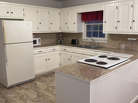 5th image of 141 Waddell Ave