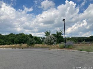 9 Jolly Ln, Manchester, CT 06040