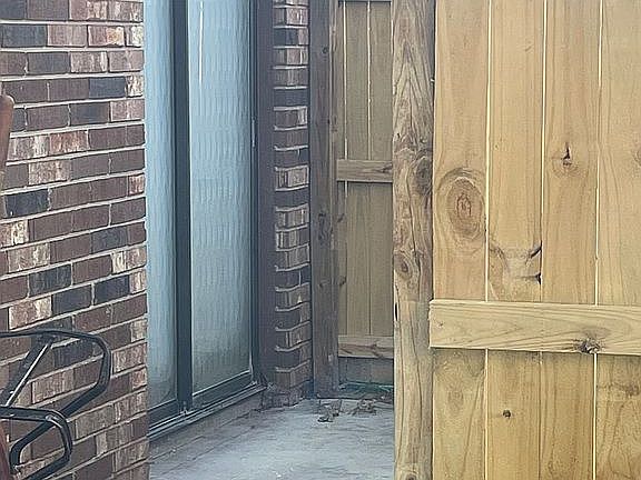 5th image of 636 Orange Valley Ln