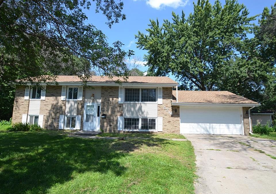 Welcome to 6316 70th Ave N Brooklyn Park. 4BR, 2 BA home on quiet cul-de-sac