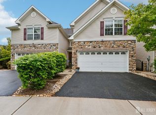 17 Miller Cir, Pennington, NJ 08534