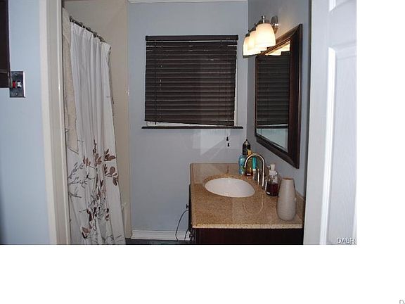 5th image of 807 Crestmont Dr