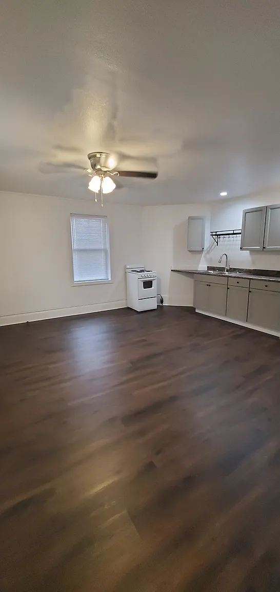 403 Locust Ave APT 4 photo 1
