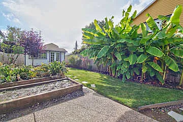 615 E Washington St — Photo 17