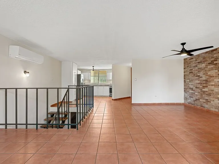 30 Avenida Juan Carlos De Borbon — Photo 11