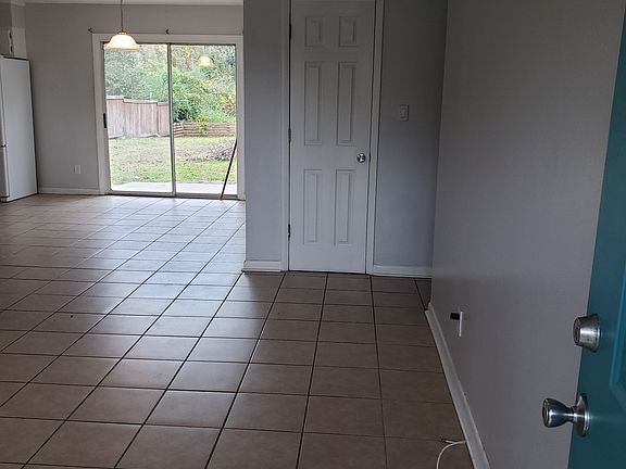 4th image of 229 Buff Cir