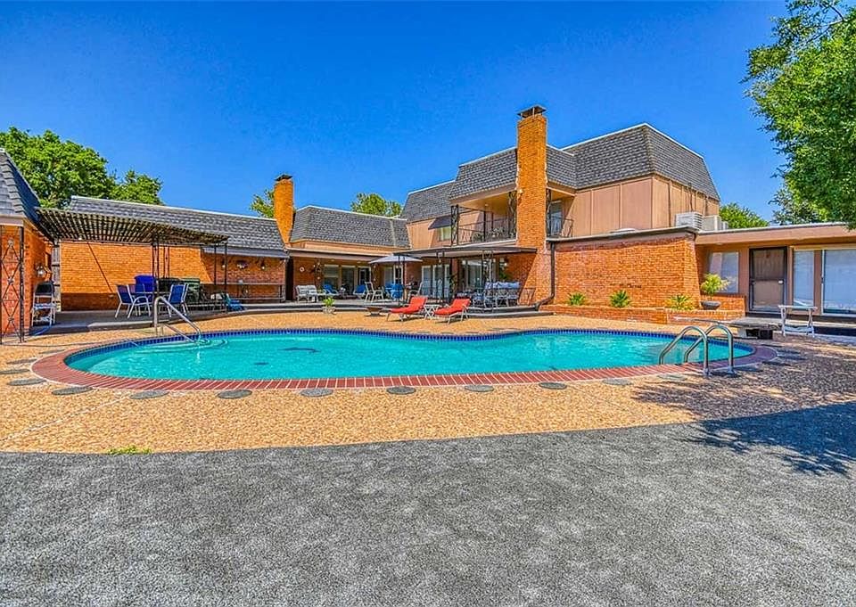 1st image of 2124 Melrose Dr