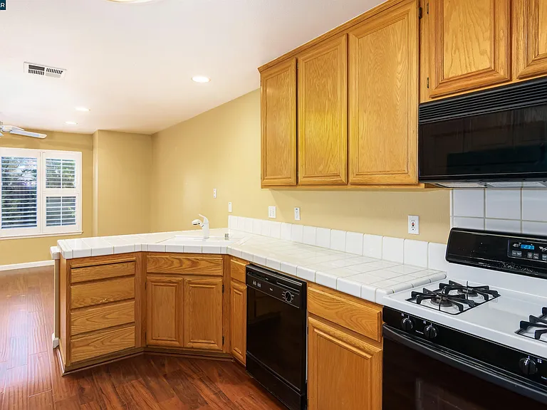 135 Coralflower Ln — Photo 21