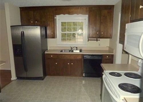 3rd image of 1 Faye Dr