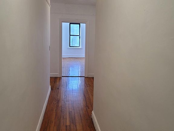 4th image of 3021 Holland Ave