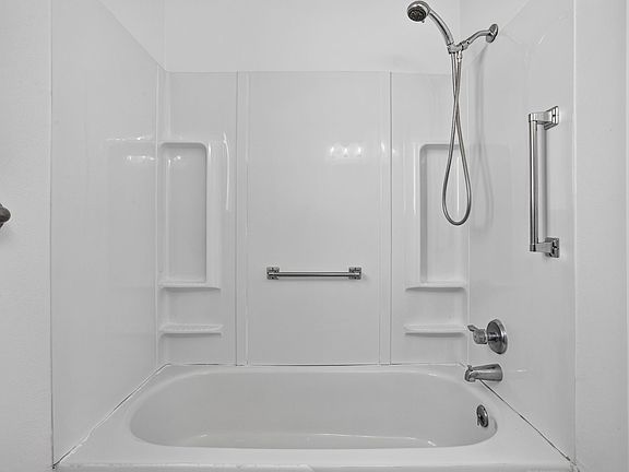 3rd image of 17170 Beers Ave APT 4