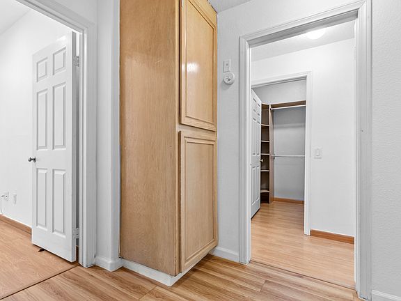 4th image of 16940 Chatsworth St Unit 208