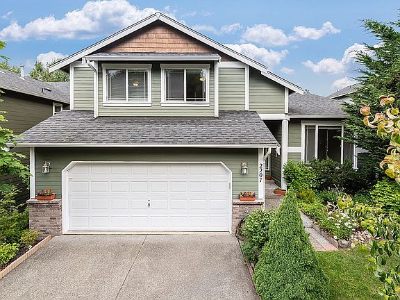 2nd image of 2207 Crestwood Pl NW