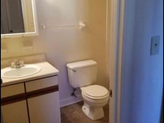 5th image of 853 E Washington Ave APT B6