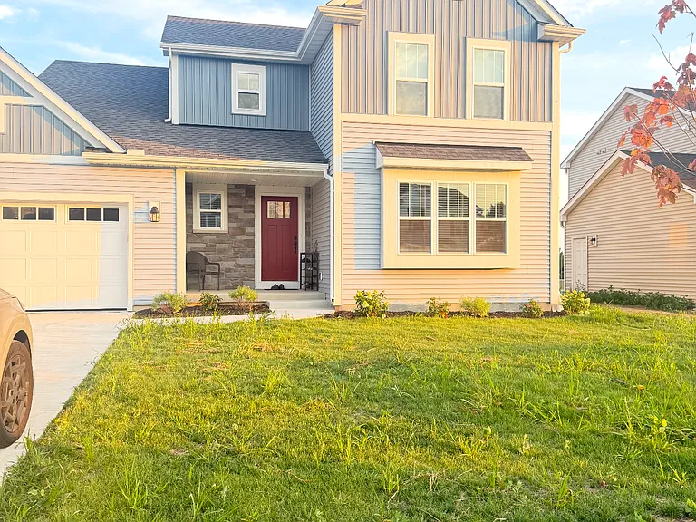 664 E Bluff Cir — Photo 21