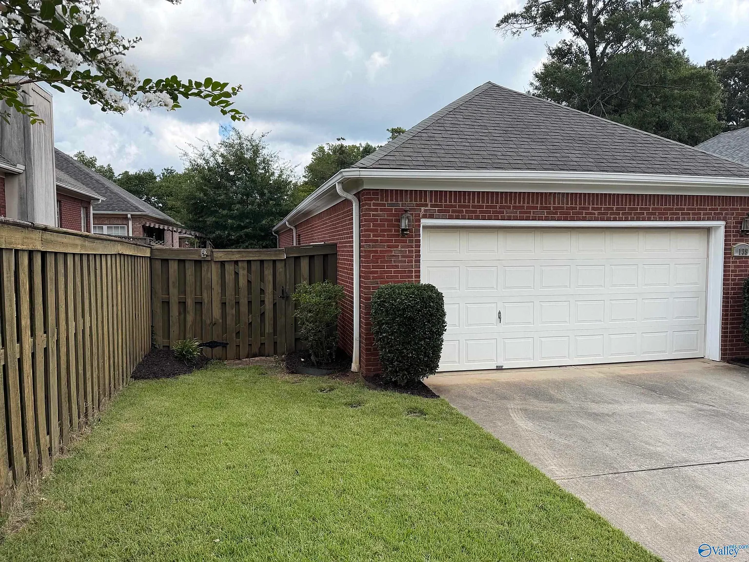 3 bed, 2.0 bath, 1725 sqft, $2,000 — Photo 3