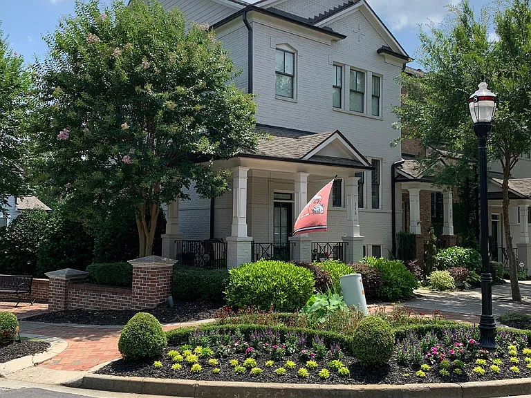 346 Suwanee Ave — Photo 1