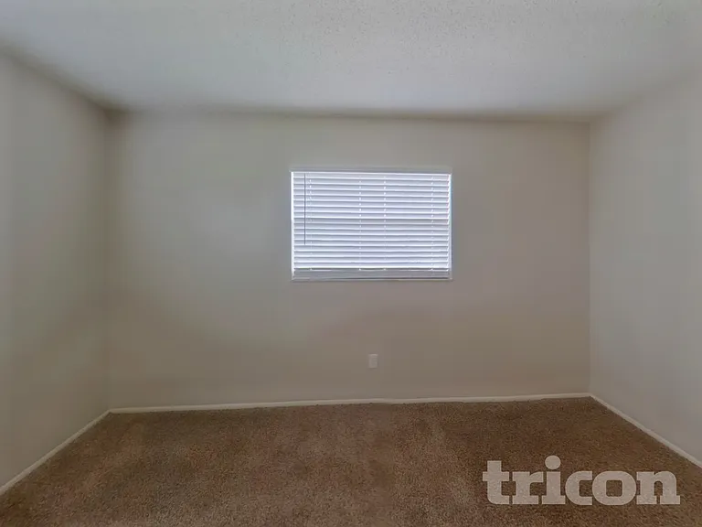 125 Hidden Lake Dr — Photo 6