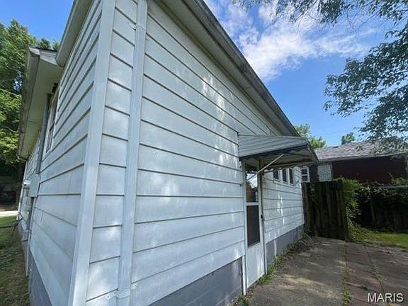 3rd image of 402 Condit Ave