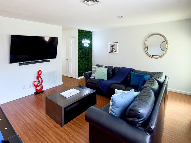 652 Greenbriar Townhouse Way — Photo 10