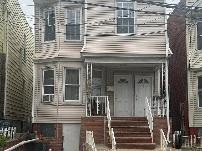 631 Garfield Ave #2 — Photo 1