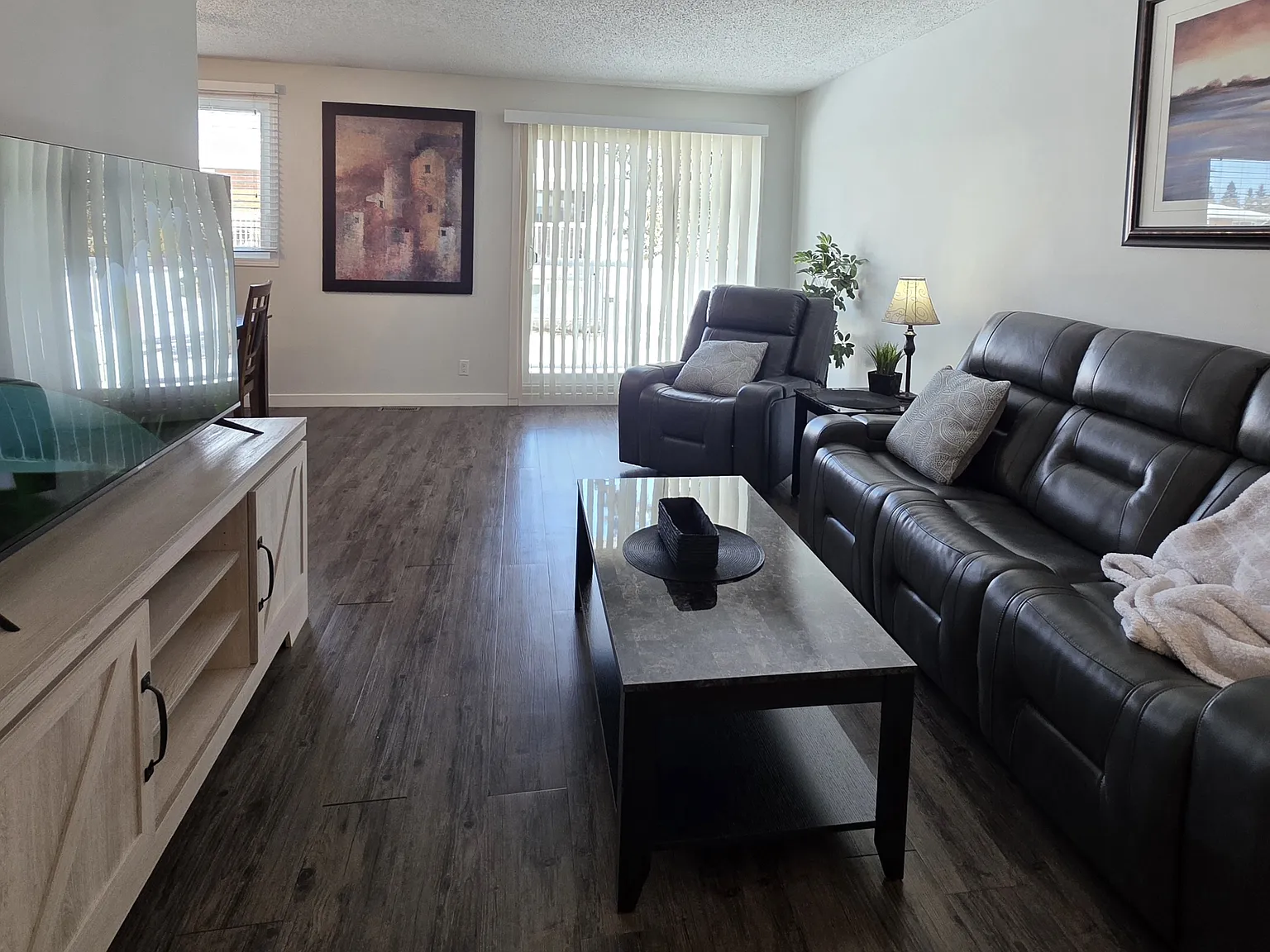 2 bed, 1000 sqft, $1,995 — Photo 3