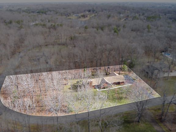 2nd image of 696 Laurel Cir
