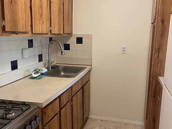 4th image of 324 Pearl St APT 4C