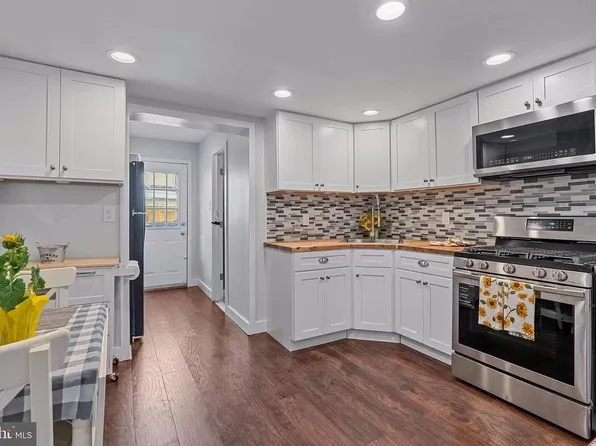 2846 Almond St, Philadelphia, PA 19134