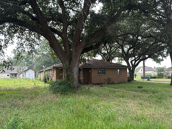 3rd image of 1946 9th St