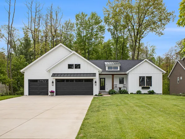 5346 Eaglepass Dr, Hudsonville, MI 49426