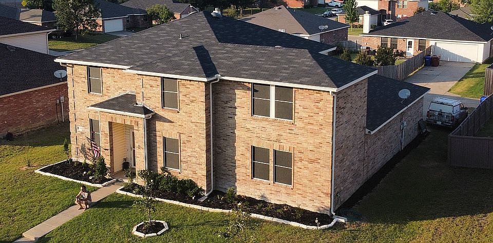 2nd image of 1208 Cyprus Dr