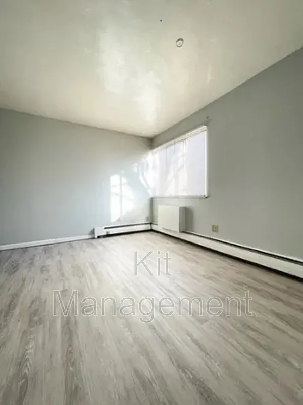 Charming Studio Near University 406 Burbank Drive, Toledo | $595/mo | 500 sq ft — Photo 2