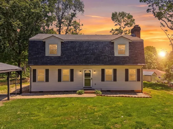 227 Oakland Dr, Madison Heights, VA 24572