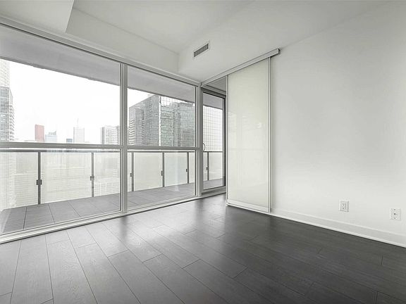 4th image of 15 Grenville St #2601