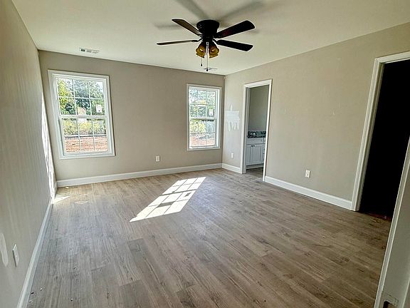 5th image of 215 Sutton Dr
