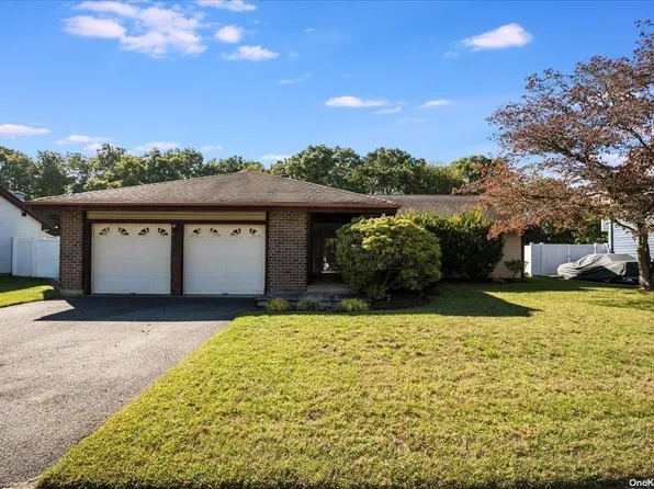 896 Greenbelt Parkway W, Holbrook, NY 11741